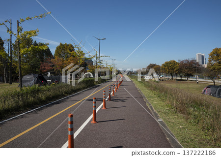 Han River bike path 137222186