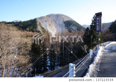 冬季奧日光通往湯之湖的道路 137223534