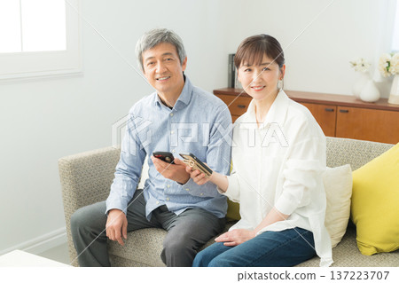 Senior couple using a smartphone 137223707