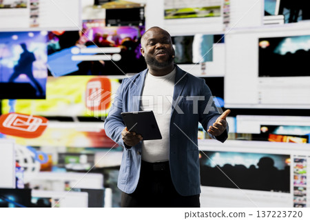 African American coach expert delivers impactful advice at a social media convention, showcasing the power of online communication, audience interaction and internet connection. 137223720