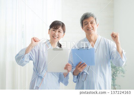 Image of a medical checkup for people in their 60s Image of a medical checkup for people in their 60s 137224163