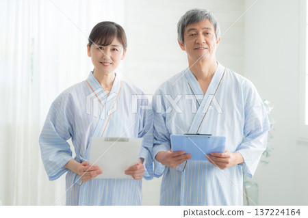 Image of a medical checkup for people in their 60s Image of a medical checkup for people in their 60s 137224164