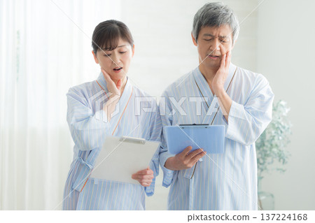 Image of a medical checkup for people in their 60s Image of a medical checkup for people in their 60s 137224168