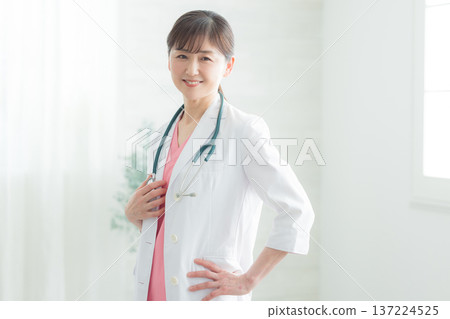 Middle women in white coat 137224525