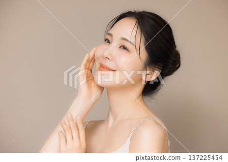 Beauty image of young women Beauty image of young women 137225454