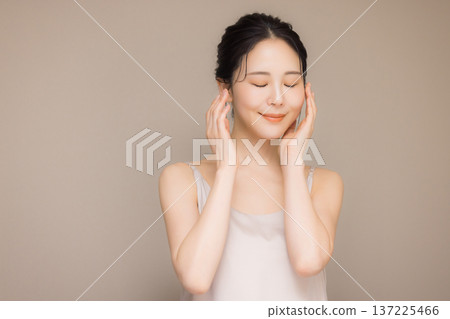 年輕女性的美麗形象 年輕女性的美麗形象 137225466