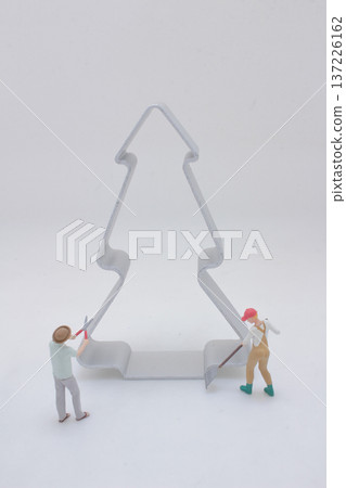 Miniature Gardening Figures Work Around Metal Tree Frame Miniature Gardening Figures Work Around Metal Tree Frame 137226162