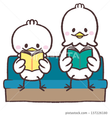 一幅插圖，描繪了兩隻白鳥並排坐在沙發上看書。 137226180