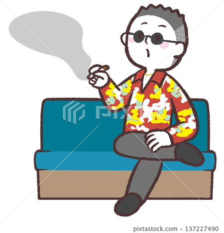 圖解：一名身穿花俏襯衫的男子坐在沙發上抽煙。 137227490