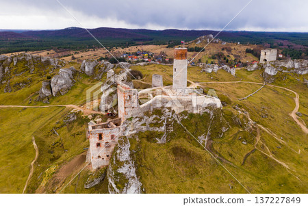 Ruined Olsztyn Castle, Poland Ruined Olsztyn Castle, Poland 137227849