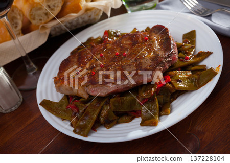 Beef steak with braised vegetables Beef steak with braised vegetables 137228104