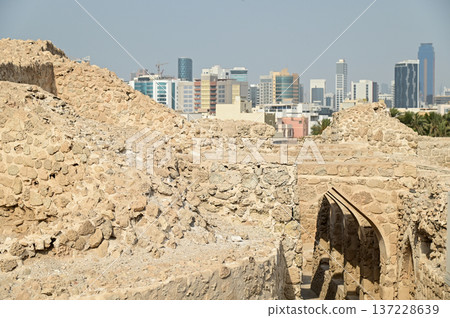 Beautiful scenery of Bahrain Fort 137228639