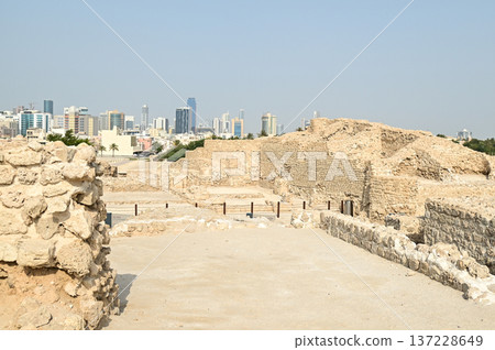 Beautiful scenery of Bahrain Fort 137228649