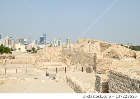 Beautiful scenery of Bahrain Fort 137228650