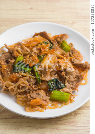 蒟蒻和豬肉炒泡菜 蒟蒻和豬肉炒泡菜 137228853