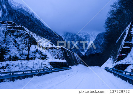 Gifu Prefecture Snowy Mountains 137229732