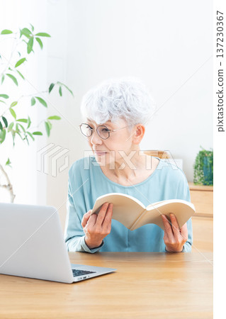 Senior women learning Senior women learning 137230367