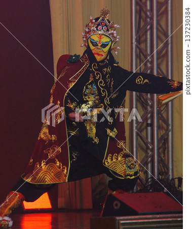 Bian Lian or Face Changing Dance. Bian Lian or Face Changing Dance. 137230384