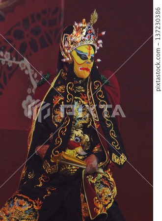 Bian Lian or Face Changing Dance. Bian Lian or Face Changing Dance. 137230386