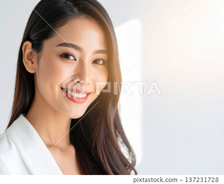 擁有光澤肌膚的美女模特 137231728