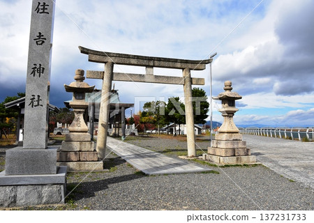 Sumiyoshi Shrine, torii gate, main building and Ibi River, Kuwana City, Mie Prefecture 137231733