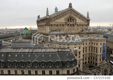 從老佛爺百貨公司屋頂眺望加尼葉歌劇院 137233100