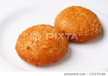 Curry bread, cooked bread Curry bread, cooked bread 137233180