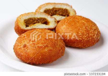 Curry bread, cooked bread Curry bread, cooked bread 137233194