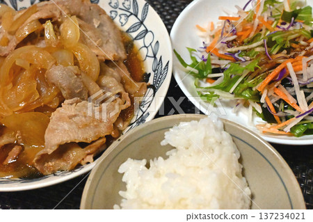 薑汁豬肉套餐圖片 薑汁豬肉套餐圖片 137234021