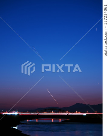 Twilight on the Nagara River in Gifu Twilight on the Nagara River in Gifu 137234061