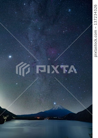 [Starry Sky Material] Mt. Fuji and Winter Constellations/Nova View from Lake Motosu [Yamanashi Prefecture] 137234326