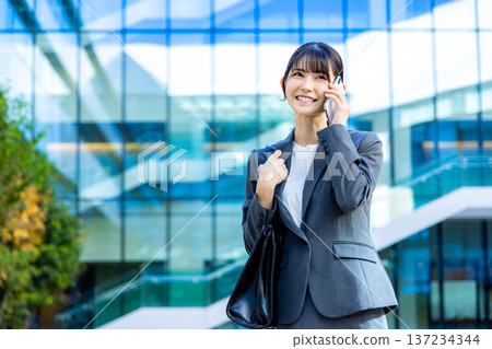Business woman speaking on a smartphone Business woman speaking on a smartphone 137234344