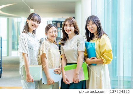 年輕的大學生 137234355