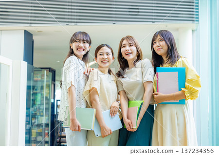 年輕的大學生 137234356