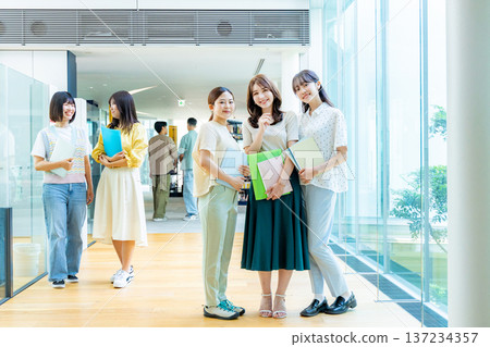 年輕的大學生 137234357