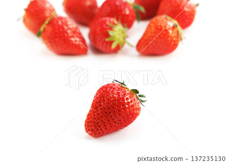 新鮮的草莓 137235130