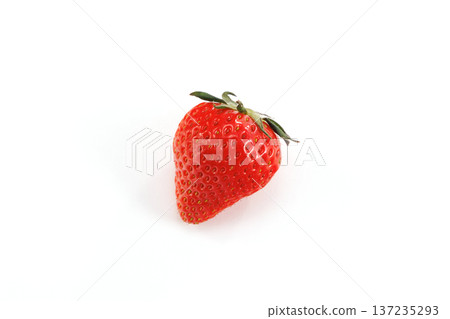新鮮的草莓 137235293