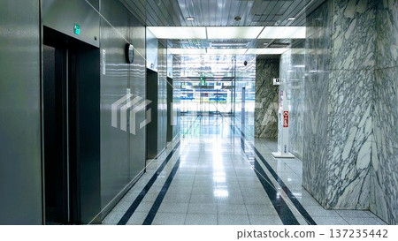 辦公樓入口 137235442