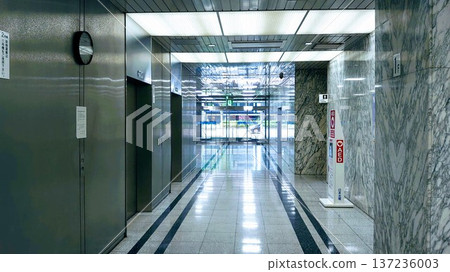 辦公樓入口 137236003