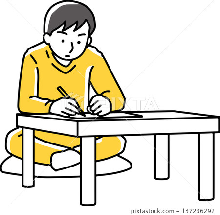 一名男子在桌旁寫信。 一名男子在桌旁寫信。 137236292