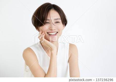 女人的美麗形象肖像 137236296