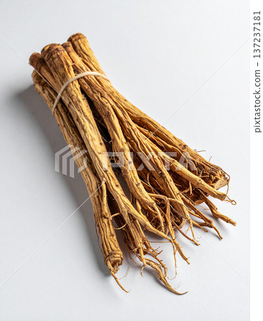 Dried ginseng roots, herbal medicine image 137237181