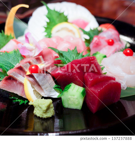 Assorted sashimi 137237888