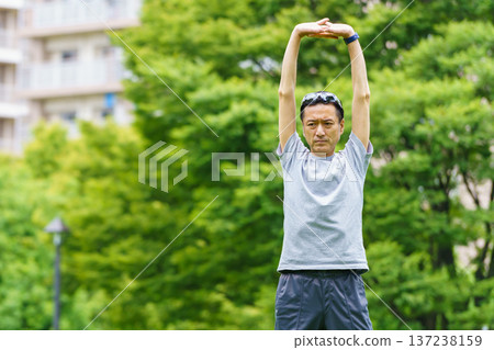 高級男子伸展 137238159