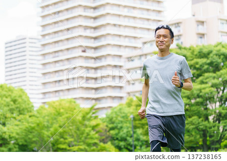 senior man running senior man running 137238165