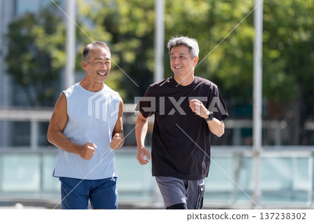 慢跑的老人 慢跑的老人 137238302