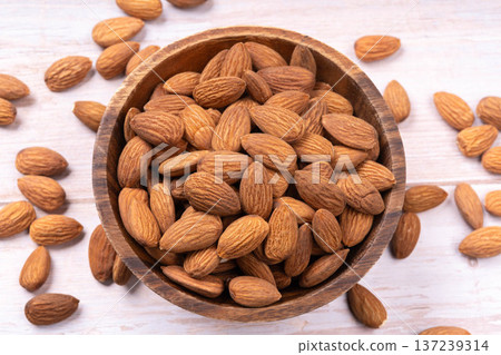 Unglazed almonds Unglazed almonds 137239314