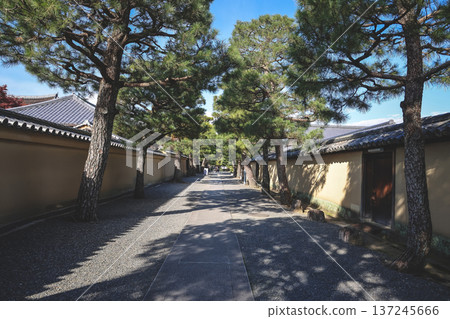 Serene Zen Garden at Daitoku ji Ryogen in Kyoto 137245666