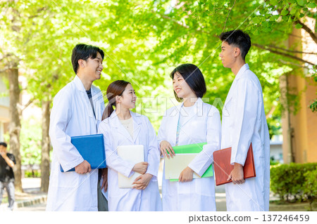 醫學生，白大褂，男人和女人 137246459