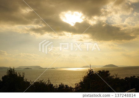 天空和雲彩和大海 137248814